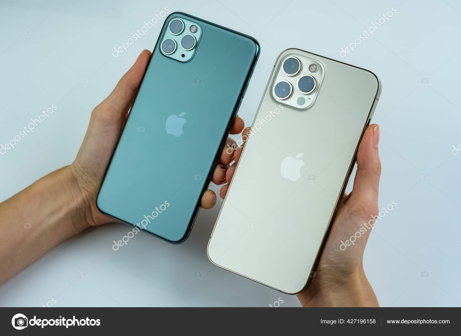 Iphone Pro Max Gold Next Iphone Pro Max Midnight Green Stock Editorial Photo C Nycruss