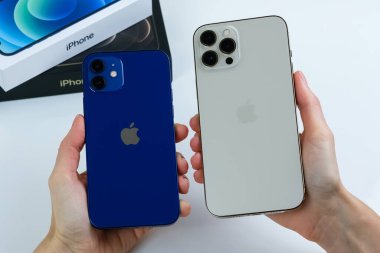 iPhone 12 Pro Max, iPhone 12 'nin yanında..