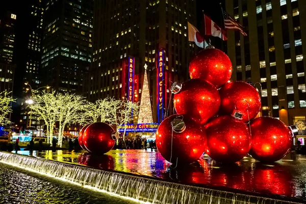 Kerstversiering New York City Met Radio City Music Hall Kerstboom — Stockfoto