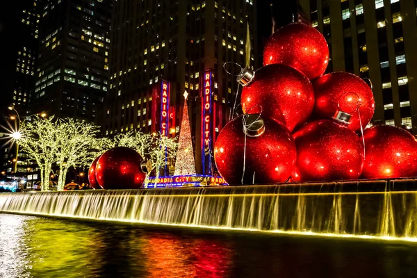 Kerstversiering New York City Met Radio City Music Hall Kerstboom — Stockfoto