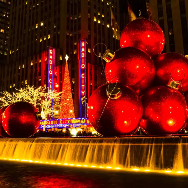 Kerstversiering New York City Met Radio City Music Hall Kerstboom — Stockfoto