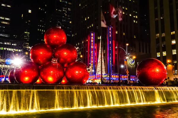 Kerstversiering New York City Met Radio City Music Hall Kerstboom — Stockfoto