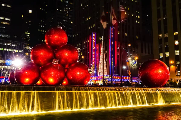 Kerstversiering New York City Met Radio City Music Hall Kerstboom — Stockfoto