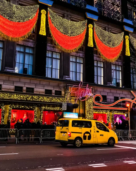 Saks Fifth Avenue Light Show Fifth Avenue Recht Tegenover Het — Stockfoto