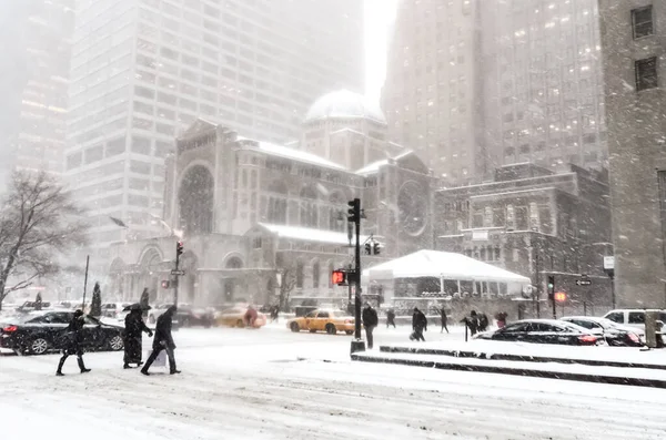 Wintersneeuwstorm Sneeuwstorm New York City Met Zware Sneeuwval Auto Bedekt — Stockfoto