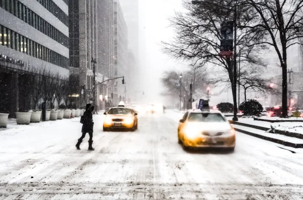 Wintersneeuwstorm Sneeuwstorm New York City Met Zware Sneeuwval Auto Bedekt — Stockfoto