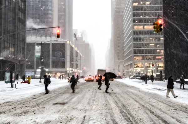 Wintersneeuwstorm Sneeuwstorm New York City Met Zware Sneeuwval Auto Bedekt — Stockfoto