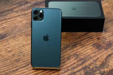iPhone 11 Max Pro (gece yarısı yeşili)