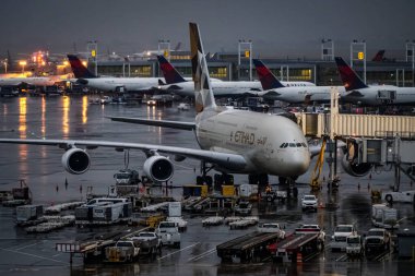 Etihad Havayolları A380, Abu Dabi 'den kalkan John F. Kennedy Havaalanı' nda. Queens, New York.