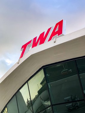 New York, Queens 'teki John F. Kennedy Havaalanı' nda bulunan Eero Saarinen tarafından tasarlanan tarihi TWA terminal binasının tarihi manzarası..