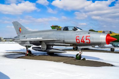 Doğu Alman Hava Kuvvetleri Mikoyan-Gurevich MiG-21 Berlin 'deki Askeri Tarih Müzesi' nde (Bundeswehr Askeri Tarih Müzesi) sergilenmektedir. Berlin, Almanya.