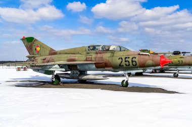 Doğu Alman Hava Kuvvetleri Mikoyan-Gurevich MiG-21UM Berlin Askeri Tarih Müzesi 'nde (Bundeswehr Askeri Tarih Müzesi) sergilenmektedir. Berlin, Almanya 