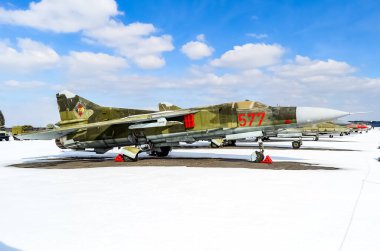 Doğu Alman Hava Kuvvetleri Mikoyan-Gurevich MiG-23 Berlin 'deki Askeri Tarih Müzesi' nde (Bundeswehr Askeri Tarih Müzesi) sergilenmektedir. Berlin, Almanya 