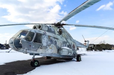 Alman Ordusu Mil Mi-9 Berlin 'deki Askeri Tarih Müzesi' nde (Bundeswehr Askeri Tarih Müzesi) sergilenmektedir. Berlin, Almanya 