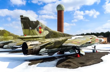 Doğu Alman Hava Kuvvetleri Mikoyan-Gurevich MiG-23 Berlin 'deki Askeri Tarih Müzesi' nde (Bundeswehr Askeri Tarih Müzesi) sergilenmektedir. Berlin, Almanya 