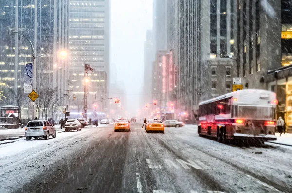 Zimní Sněhová Bouře New Yorku Hustým Sněhovým Pádem Auta Pokrytá — Stock fotografie