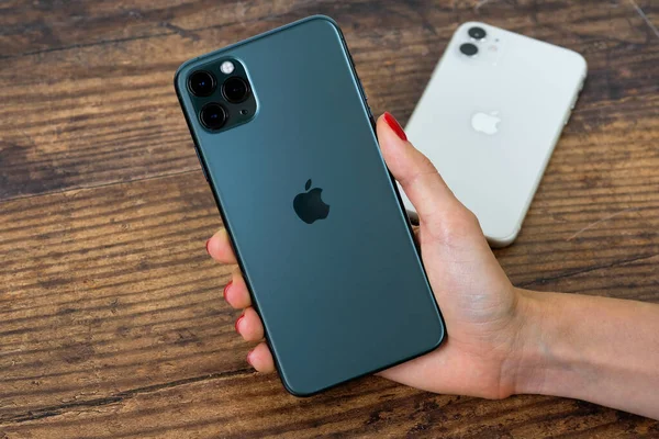 iPhone 11 Pro Max 'in gece yarısı yeşil rengi