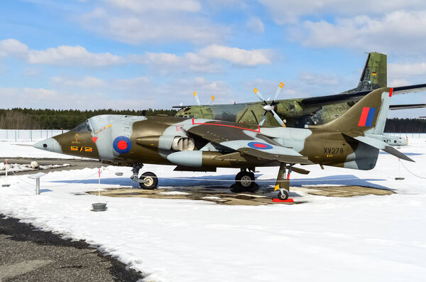 Hawker Siddeley Harrier GR1 ВВС Великобритании на выставке в Военно-историческом музее в Берлине (Военно-исторический музей Бундесвера), Гатов. Берлин, Германия.