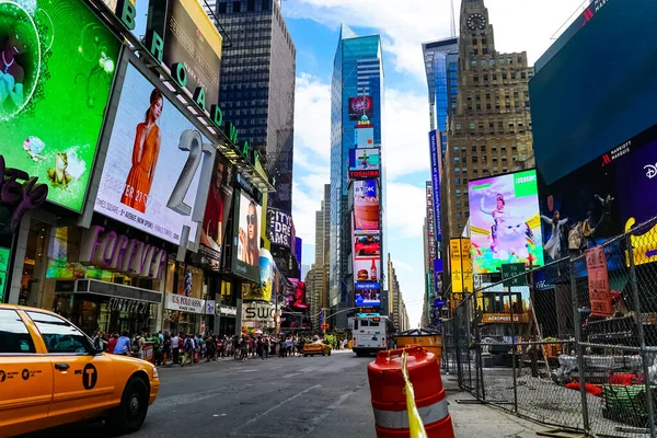 Times Square Egy Gyönyörű Nyári Napon Sárga New York City — Stock Fotó