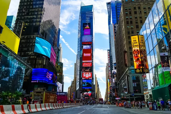 Times Square Con Taxis Amarillos Ciudad Nueva York Conduciendo Través —  Fotos de Stock