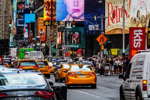 Times Square Een Mooie Zomerdag Met Gele Taxi New York — Stockfoto