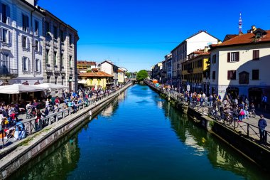 Milan, İtalya 'da birbirine bağlı kanalların Navigli ilçesi