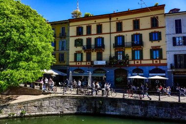 Milan, İtalya 'da birbirine bağlı kanalların Navigli ilçesi