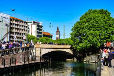 Milan, İtalya 'da birbirine bağlı kanalların Navigli ilçesi
