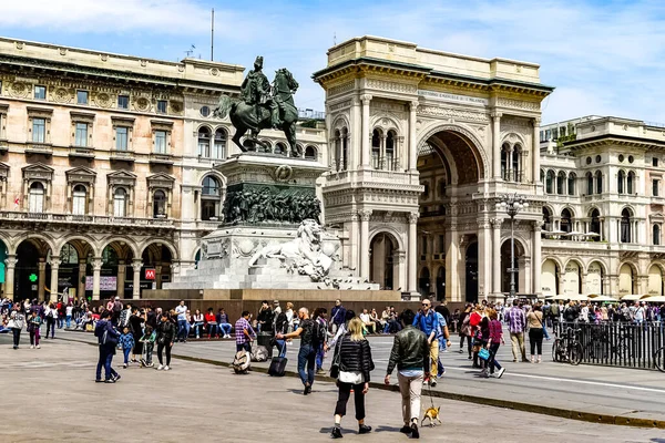 Estátua Victor Emmanuel Cavalo Praça Piazza Del Duomo Com Vittorio — Fotografia de Stock