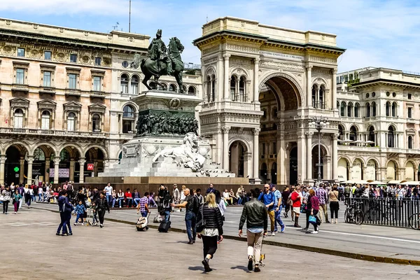 Estátua Victor Emmanuel Cavalo Praça Piazza Del Duomo Com Vittorio — Fotografia de Stock