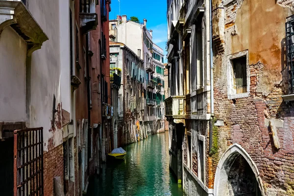 Venice Beautiful Day Small Narrow Canals Boats Gondolas Floating Bridges — Stock Photo, Image