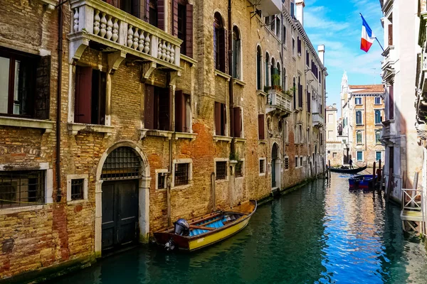 Venice Beautiful Day Small Narrow Canals Boats Gondolas Floating Bridges — Stock Photo, Image