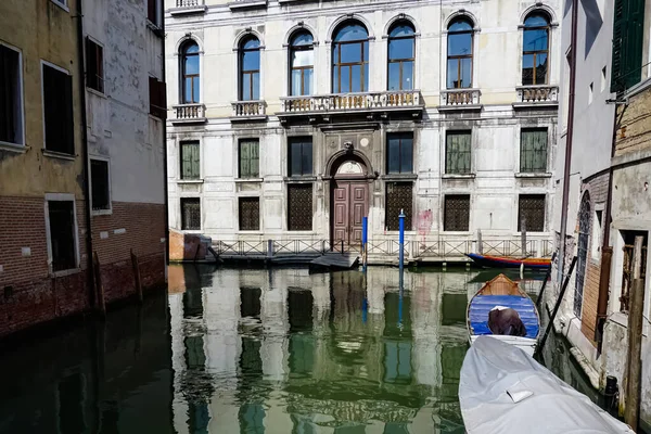 Venice Beautiful Day Small Narrow Canals Boats Gondolas Floating Bridges — Stock Photo, Image