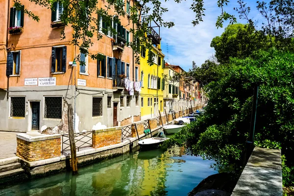 Venetië Een Prachtige Dag Met Kleine Smalle Grachten Boten Gondels — Stockfoto