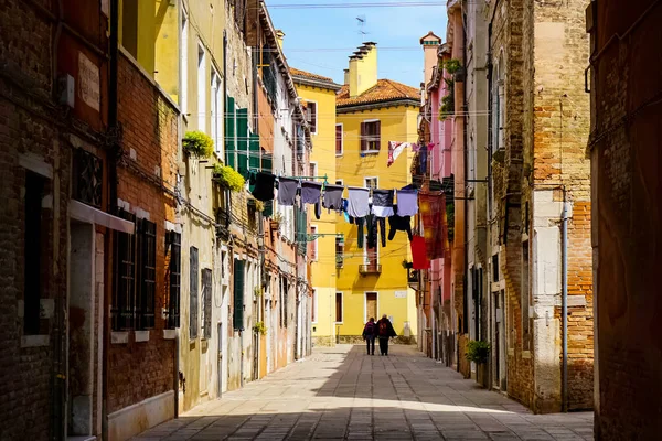 Venecia Hermoso Día Con Pequeños Canales Estrechos Barcos Góndolas Flotando — Foto de Stock