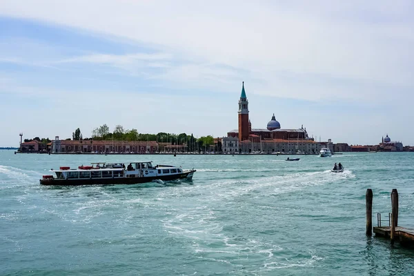 Redentore Римо Католицька Церква Століття Місті Венеція Човном Плаває Венеції — стокове фото