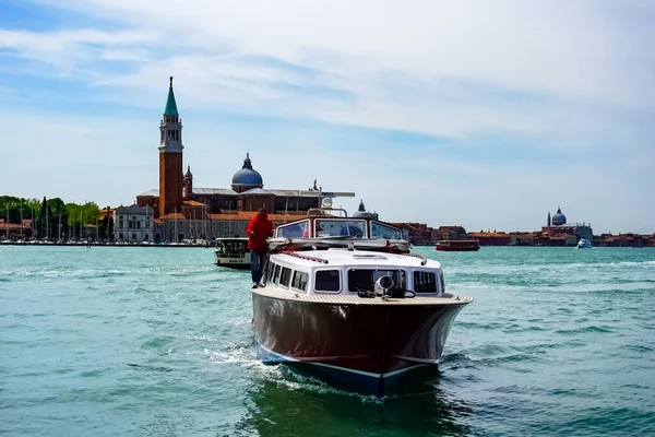 Венеція Чудовий День Маленькими Вузькими Каналами Човнами Гондолами Плавають Під — стокове фото
