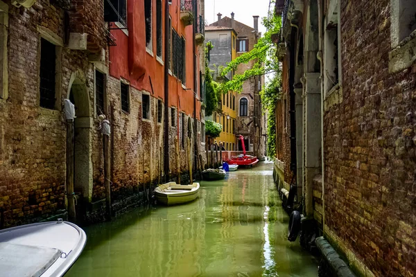 Venetië Een Prachtige Dag Met Kleine Smalle Grachten Boten Gondels — Stockfoto