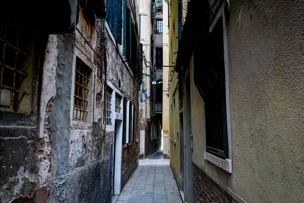 Venecia Hermoso Día Con Pequeños Canales Estrechos Barcos Góndolas Flotando — Foto de Stock