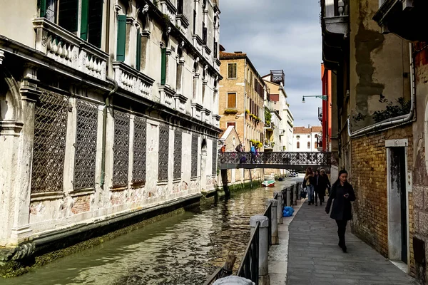 Venice Beautiful Day Small Narrow Canals Boats Gondolas Floating Bridges — Stock Photo, Image