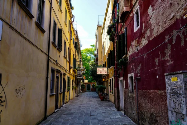 Venezia Una Bella Giornata Con Piccoli Stretti Canali Barche Gondole — Foto Stock