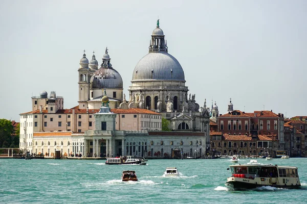 Човни Плавають Перед Венецією Санта Марія Делла Салют Відома Салют — стокове фото