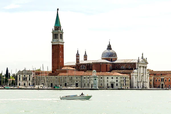 Redentore Римо Католицька Церква Століття Місті Венеція Човнами Плавають Венеції — стокове фото