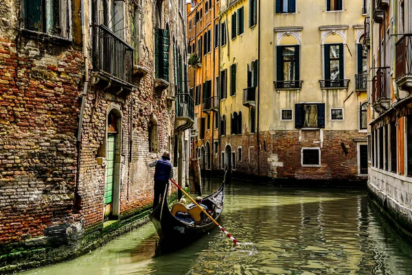 Venice Beautiful Day Small Narrow Canals Boats Gondolas Floating Bridges — Stock Photo, Image