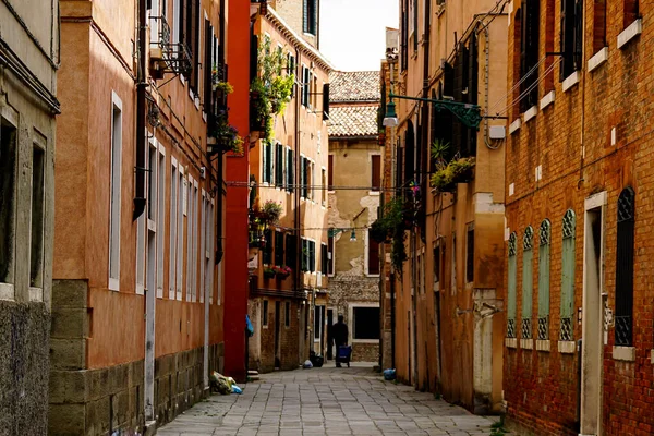 Venezia Una Bella Giornata Con Piccoli Stretti Canali Barche Gondole — Foto Stock