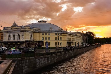 Saint Petersburg Panorama tarihi binalar, mimari, sokaklar ve kanalları ile Saint Petersburg, Rusya.