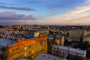 Eski tarihi caddeleri ve binaları olan Saint Petersburg arteriyel çatı manzarası. Saint Petersburg, Rusya.