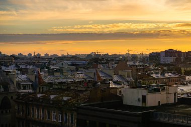 Eski tarihi caddeleri ve binaları olan Saint Petersburg arteriyel çatı manzarası. Saint Petersburg, Rusya.