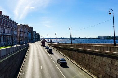Aziz Petersburg Panoraması 'nda tarihi binalar mimari sokaklar ve kanallar Saint Petersburg, Rusya.