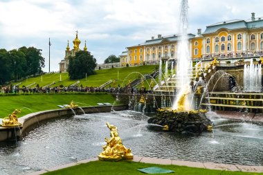 Peterhof Sarayı (Peterhof) Saint Petersburg yakınlarında, Rusya.